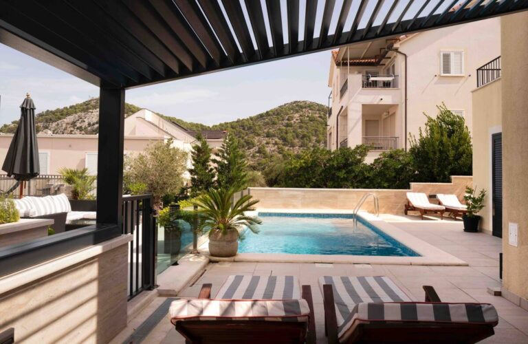 Cassavillas Villa royale apartment 3 with pool