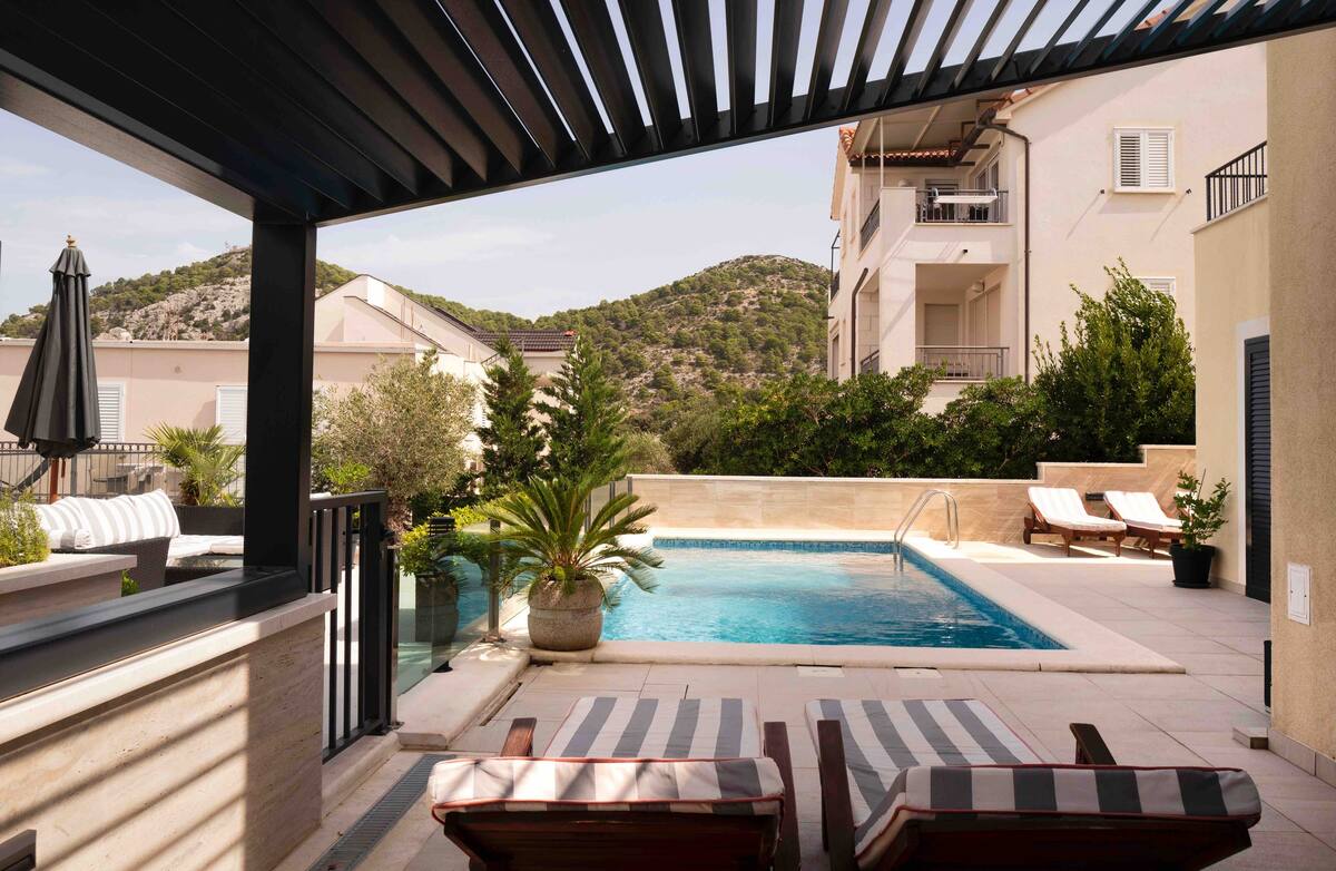 Cassavillas Villa royale apartment 3 with pool