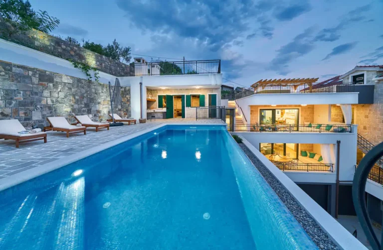Cassavillas Beachside villa with jacuzzi, sauna & pool