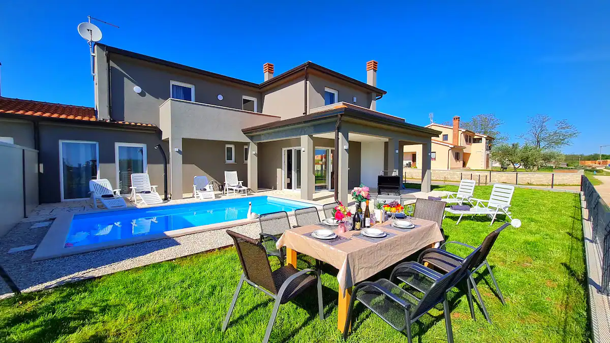 Cassavillas New luxury villa with pool in Krančići