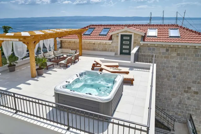 Cassavillas Beachside villa with jacuzzi, sauna & pool