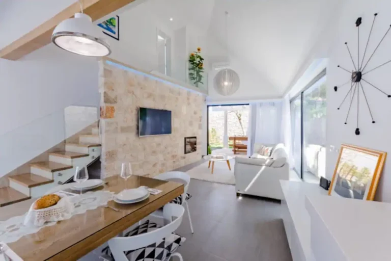 Cassavillas Luxe house with hot tube and pool Sutivan