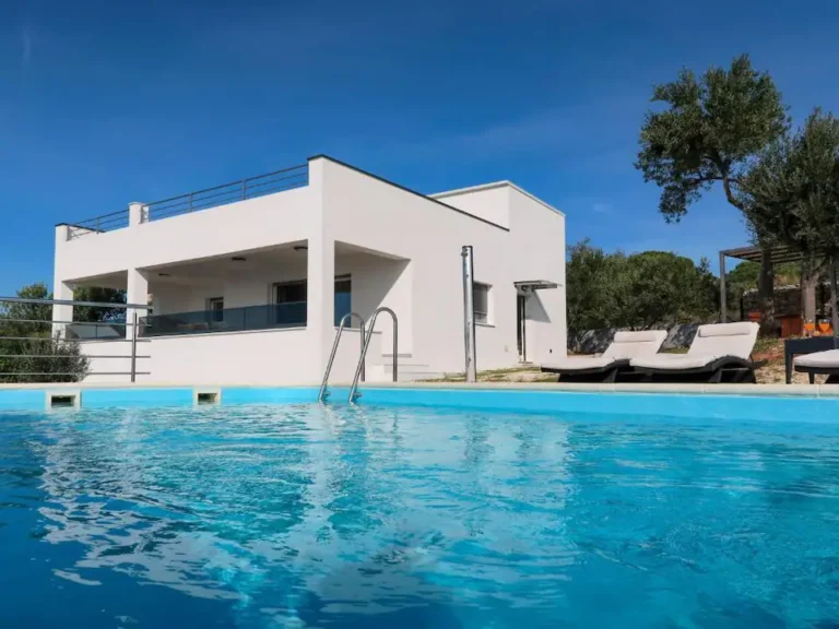 Cassavillas Nice house with pool and sea view