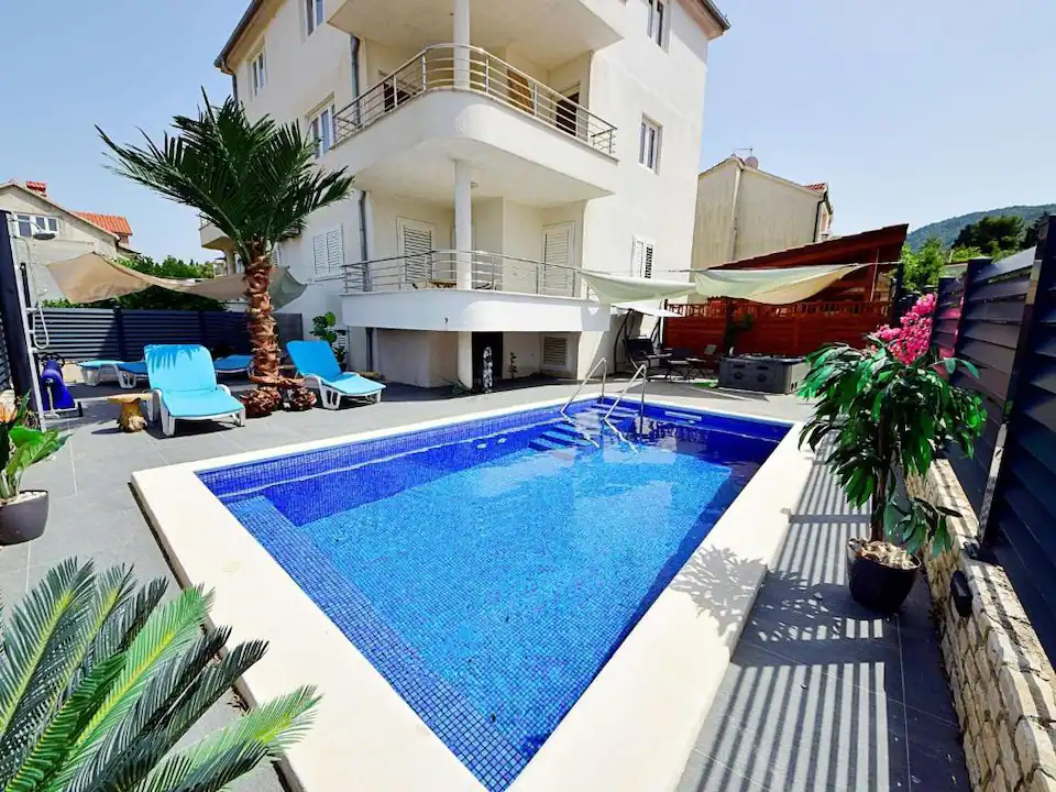 Cassavillas Nice app Mirroni Hvar with pool and hot spa