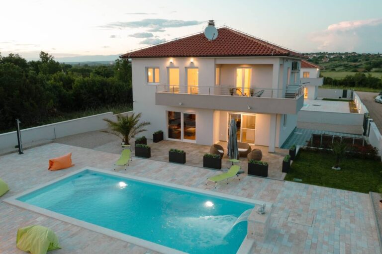 Cassavillas Luxe Polača house with bbq, pool