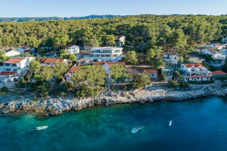 Cassavillas Luxe villa with 2 pools & sauna