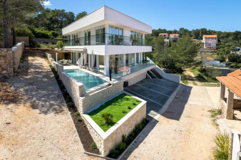 Cassavillas Luxe villa with 2 pools & sauna