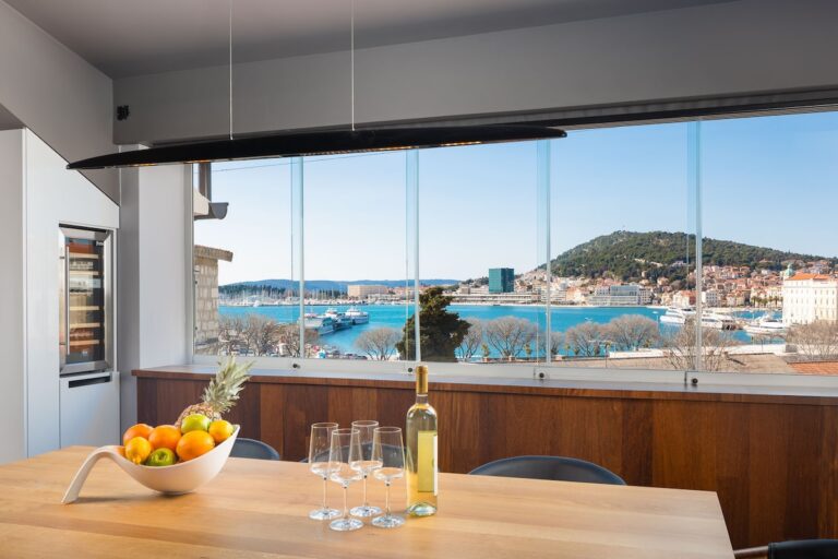 Cassavillas Luxury Bacvice in the center