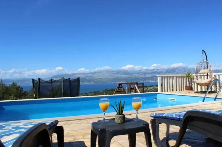 Cassavillas Garden villa with pool Supetar