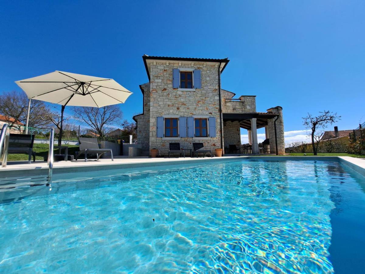 Cassavillas Stone house Triban with pool