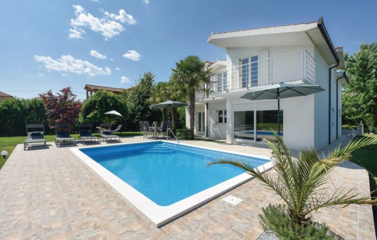 Cassavillas Holiday home Sinj with pool